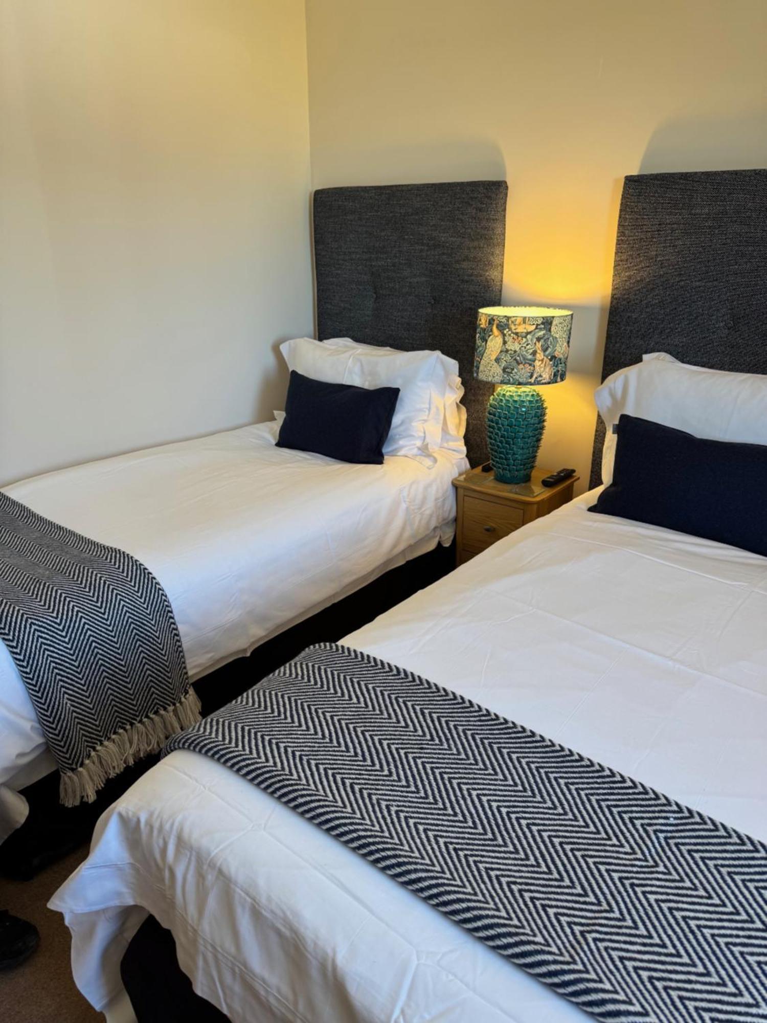 Aaron Glen Guest Apartments Loanhead Exteriör bild